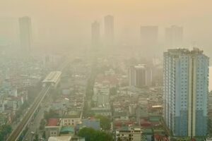 Chiều tối 7/12 chất lượng không khí Hà Nội trở lại ngưỡng rất xấu, với chỉ số AQI vượt 200. (Ảnh: Viên Minh)