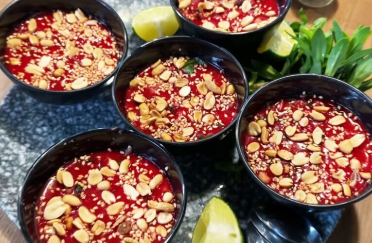 Người đàn ông nguy kịch sau khi ăn tiết canh dê